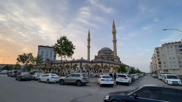 Ramazan Bayramı namazı kılındı