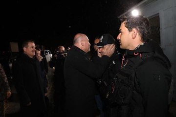 BAKAN SOYLU YÜKSEKOVA'DA KONTROL NOKTALARINI DENETLEYİP, GÜVENLİK GÜÇLERİYLE BAYRAMLAŞTI