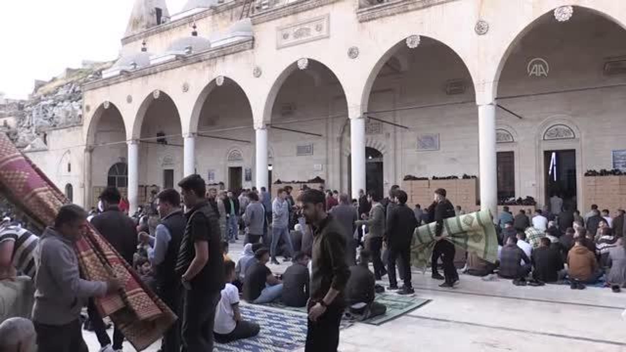 ŞANLIURFA - Milli Savunma Bakanı Akar ve TSK komuta kademesi bayram namazını Şanlıurfa'da kıldı (2)