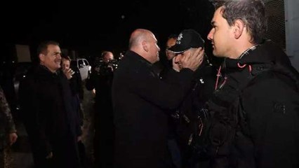 Bakan Soylu, Yüksekova'da güvenlik güçleriyle bayramlaştı