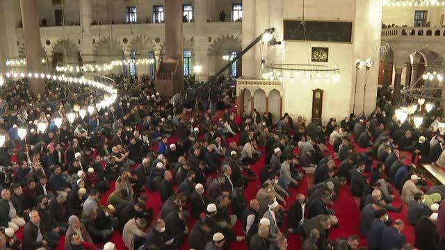 Diyanet İşleri Başkanı Erbaş, Süleymaniye Camisi'nde Ramazan Bayramı hutbesini irat etti