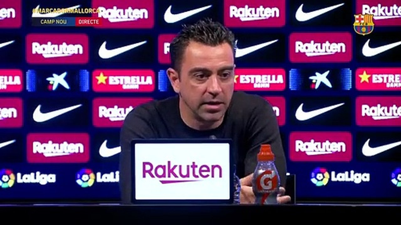 Xavi celebra la vuelta de Ansu Fati a los terrenos de juego / FCB