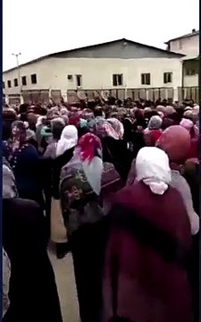 Ağrı’da bayram şekeri izdihamına Sırrı Sakık'tan tepki: Bir paket şeker bir aile için lükse dönüştü