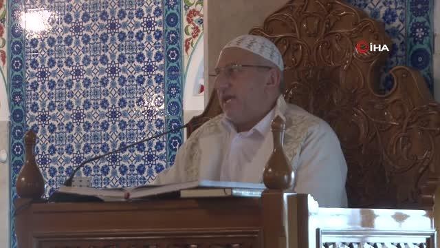 Azerbaycan'daki Müslümanlar bayram namazı için camilere akın etti