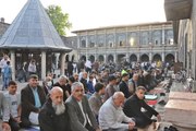 DİYARBAKIR ULU CAMİ'DE, 2 YIL SONRA MESAFESİZ İLK BAYRAM NAMAZI