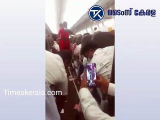  ആകാശച്ചുഴിയിൽ പെട്ടു, ആടി ഉലഞ്ഞു വിമാനം; ചിതറിത്തെറിച്ച് ഓക്‌സിന്‍ മാസ്‌കും ബാഗുകളും; പരിഭ്രാന്തരായി യാത്രികര്‍; വീഡിയോ 