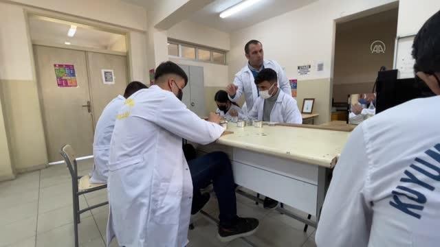 KAHRAMANMARAŞ - Kuyumcu çırağı yetiştiren lisenin öğrencileri sektörde aranan eleman oluyor