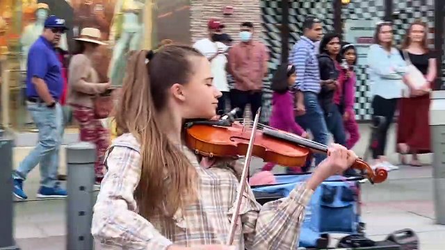 ONE MINUTE INTO PLAYING & THE CROWD LOVES IT _ Ed Sheeran - Shivers - Karolina Protsenko