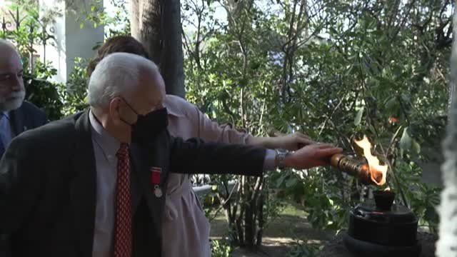 Ayuso enciende la llama votiva en honor a los Héroes del Dos de Mayo