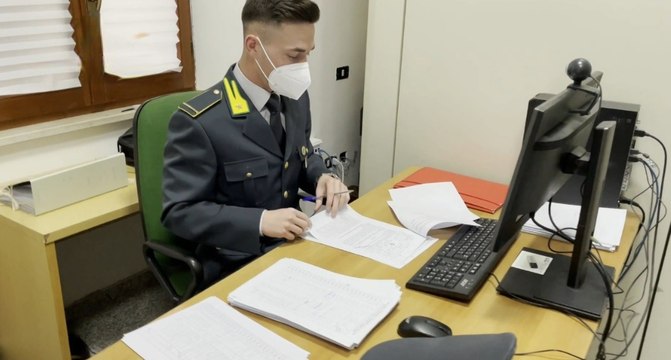 Ascoli - Pirateria audiovisiva, finanzieri incastrano imprenditore del pezzotto (02.05.22)