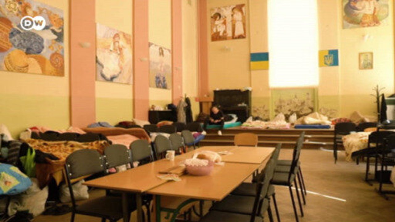 Ukraine: Displaced people find shelter in Lviv school