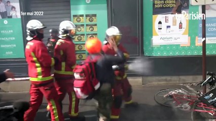 1er mai : les images d'un pompier agressé par une manifestante