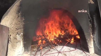 Osmaniyeli Hülya Küçükyılmaz, Çocuklarının Okul Masrafını Karşılamak İçin Köyde Ekmek Yapıp Satıyor