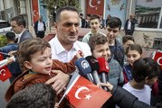 Beyoğlu Belediye Başkanı Ali Haydar Yıldız ilçe sakinleriyle bayramlaştı