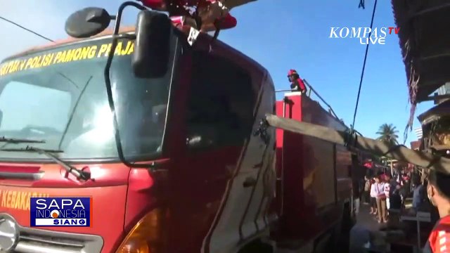 Diduga Korsleting Listrik, Sejumlah Kios Kosmetik dan Pakaian Bekas di Pasar Girian Ludes Terbakar!