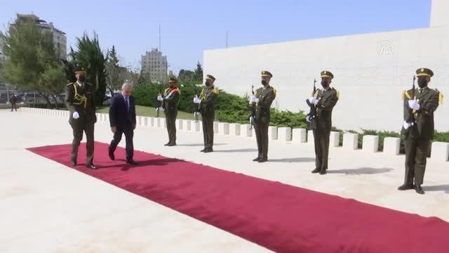 Filistin Başbakanı Iştiyye, Yaser Arafat'ın mezarına çelenk bıraktı