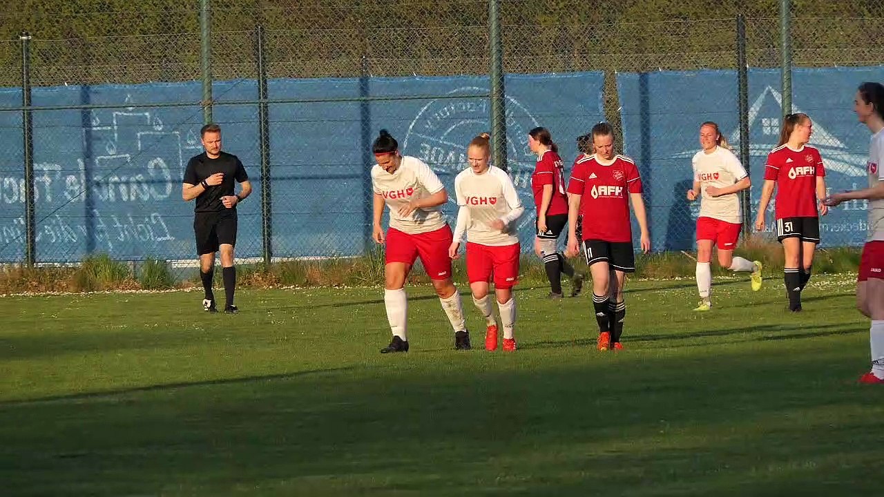 Freistoßtor von Jenny Schäfer (Rot-Weiß Göttingen II) beim TSV Nesselröden