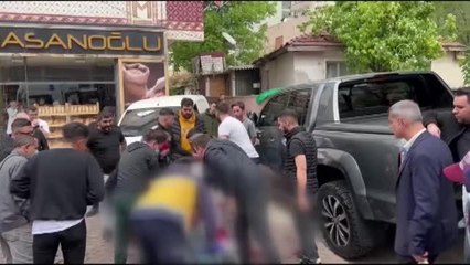 Yol verme kavgasında bıçaklanan kişi ağır yaralandı