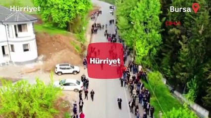 İki yıl sonra mahallede yine bayramlaşma kuyruğu! Bir kilometreyi buldu