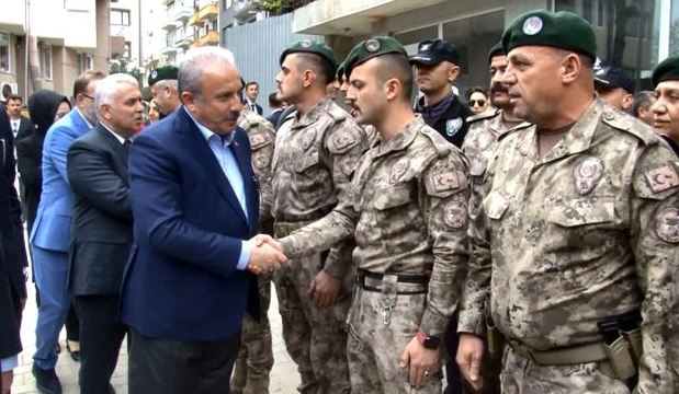 TBMM Başkanı Şentop, polislerle bayramlaştı