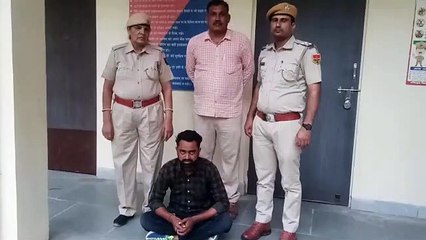 बंदूक दिखा रहा था बदमाश, पुलिस ने किया गिरफ्तार