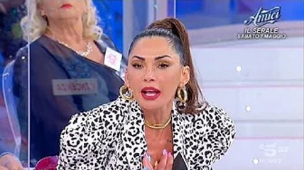 Nuova lite tra l'opinionista e la storica dama interviene Riccardo Guarnieri Non è mancato un nuovo