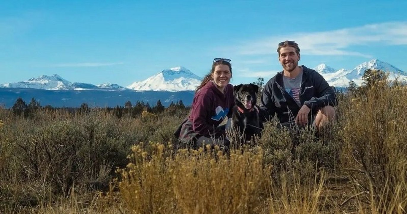 Ils voyagent à travers le monde et sont logés gratuitement pour garder des animaux de compagnie