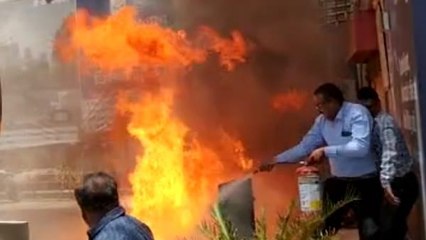 पेट्रोल पंप पर टैंकर खाली करते समय लगी आग, मचा हड़कंप