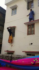 Friends Rescue Cat Stuck on Window Sill