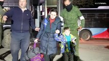 Llegan al centro de refugiados de Zaporiyia en Ucrania los primeros evacuados de Azovstal