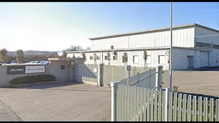 La mano gli resta schiacciata nella pressa, grave operaio di 53 anni