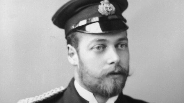 GALA VIDEO - Mystères du gotha : le roi George V, grand-père d'Elizabeth II, a-t-il été assassiné ?