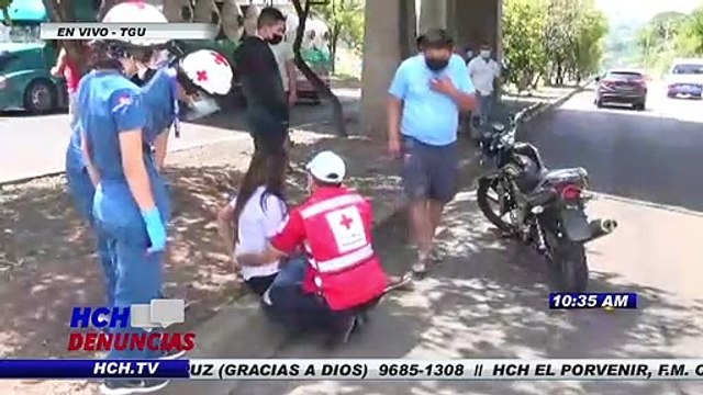 Daños materiales, deja colisión bajo puentes de El Carrizal