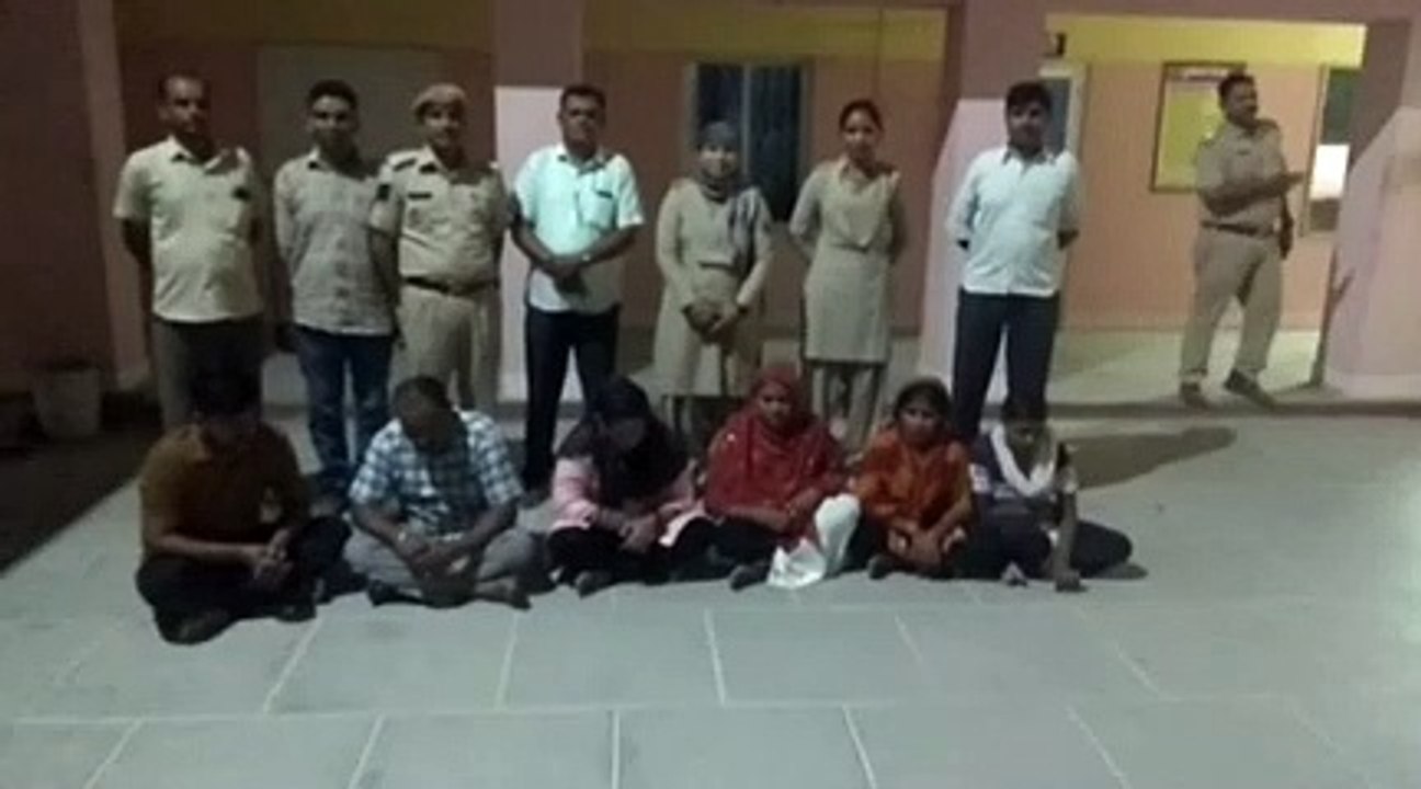 राजमार्ग की होटल में देह व्यापार, चार युवतियां व दो युवकों को दबोचा