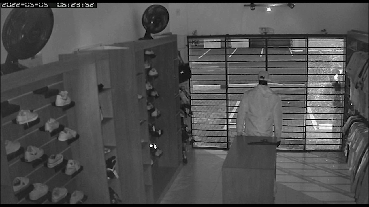 Loja no Universitário é arrombada pela segunda vez neste ano; Nem mesmo grade e alarme impediram ação de ladrão