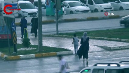 Adıyaman'da 10 dakikalık dolu ve yağmur, hayatı felç etti