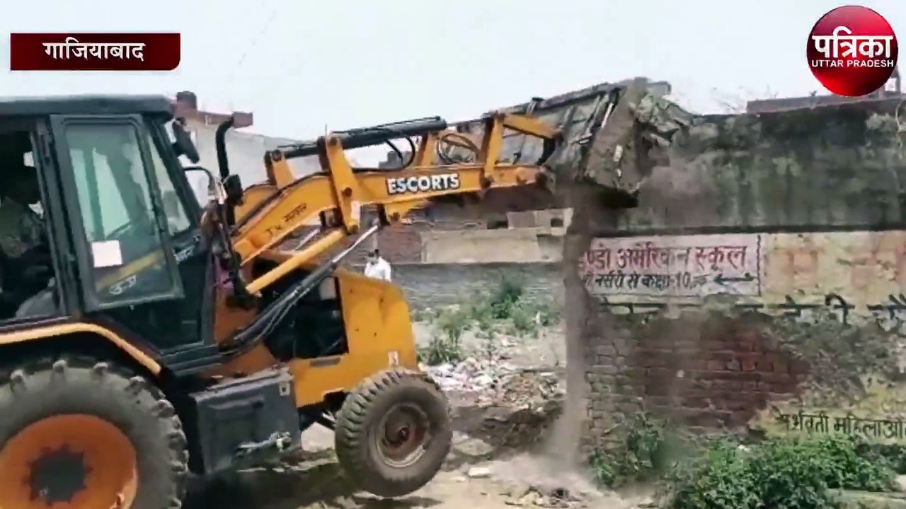 गाजियाबाद में गरजा बाबा का बुलडोजर, देखते ही दे...