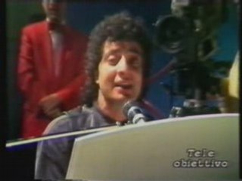 SUONA CHITARRA ANGELO AVARELLO dei teppisti dei sogni Video Dailymotion