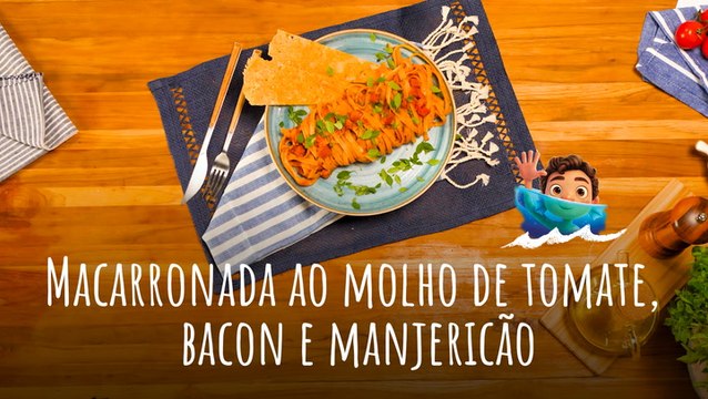 MACARRONADA AO MOLHO DE TOMATE, BACON E MANJERICÃO