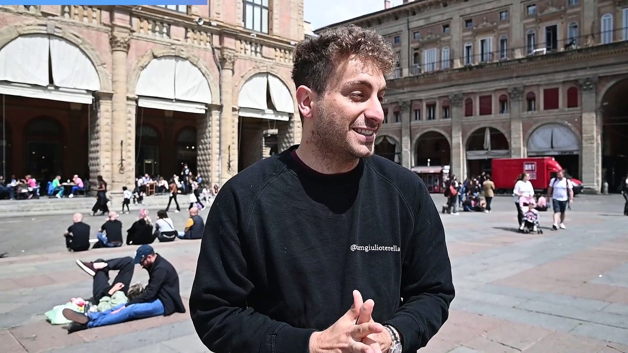Mascherine, via l'obbligo in supermercati bar e ristoranti. Cosa ne pensano i Bolognesi