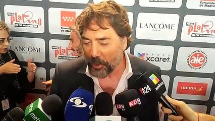 Javier Bardem atiende a la prensa tras ganar el Premio Platino al mejor actor protagonista por "El buen patrón"