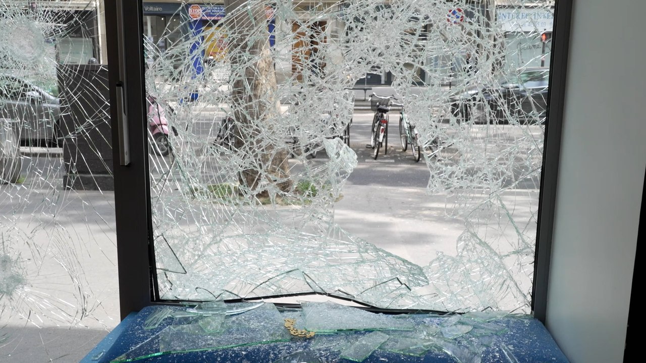 "J'en ai pour 25 000 euros" : les commerçants constatent les dégâts de la casse du 1er mai
