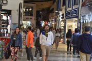 BAYRAM GECESİ BODRUM'DA CADDE VE SOKAKLARDA TURİST YOĞUNLUĞU YAŞANDI