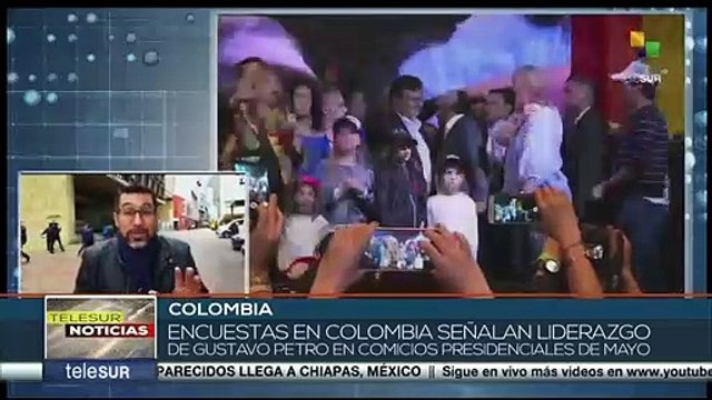 Electores colombianos expresan intención de voto a favor de candidato presidencial Gustavo Petro