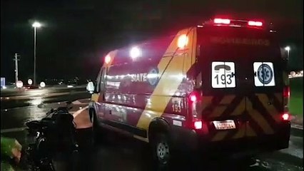 Ciclista fica ferido em colisão de trânsito no Trevo do Guarujá