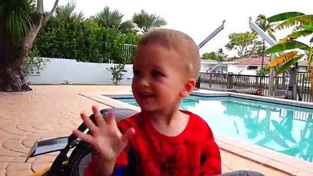 Vlad CrazyShow SPIDERMAN MCDONALDS ЧЕЛОВЕК ПАУК в МАКДОНАЛЬДС DRIVE THRU Prank!