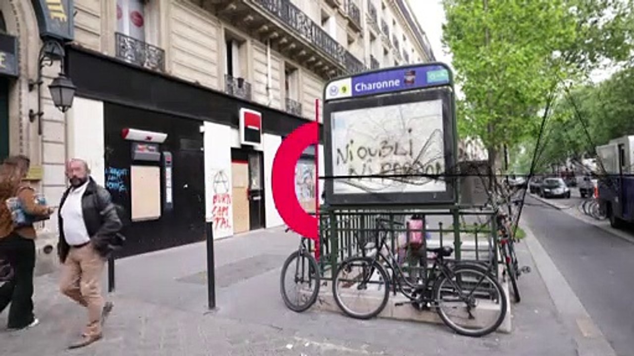 Aufräumarbeiten nach Maidemonstrationen in Paris
