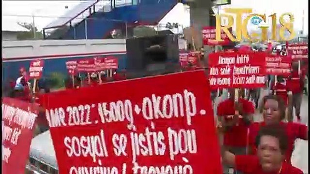 Manifestasyon ouvriye yo pou mande pi bon kondisyon travay.