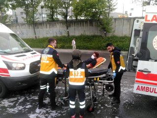 Avcılar'da hurdacı deposunda yangın: 2 kişi dumandan etkilendi