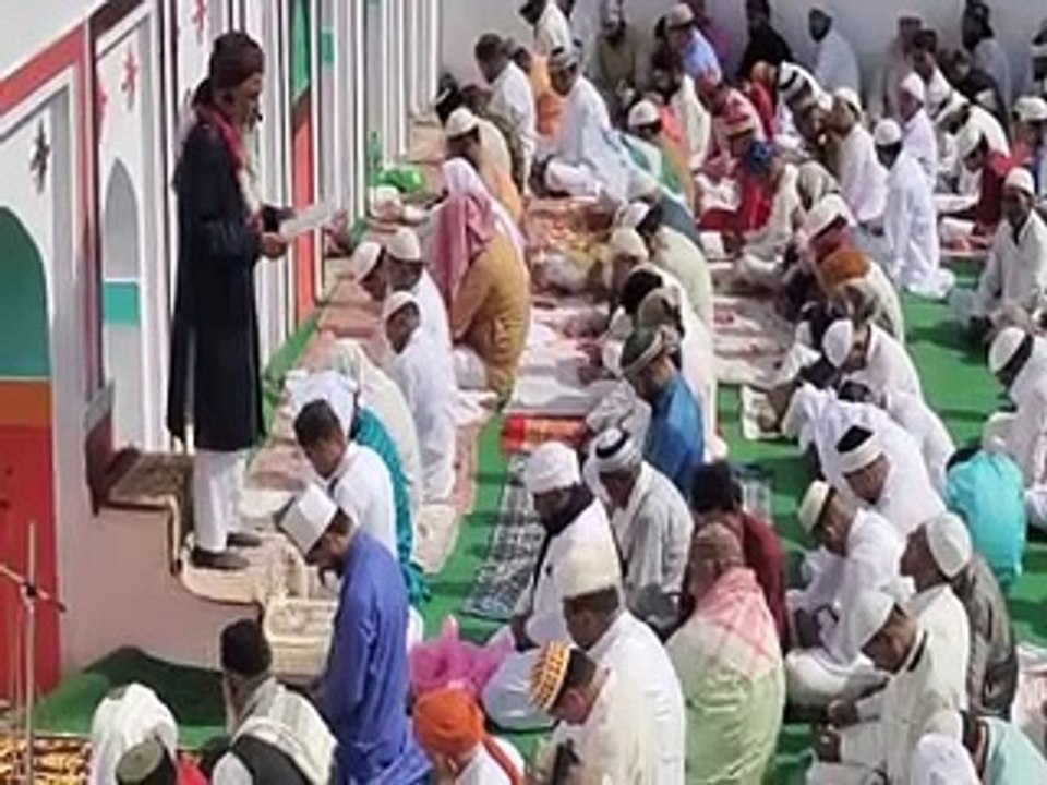 ईदुल फितर : नमाज अदा कर मांगी देश और दुनिया में अमन की दुआ। Video